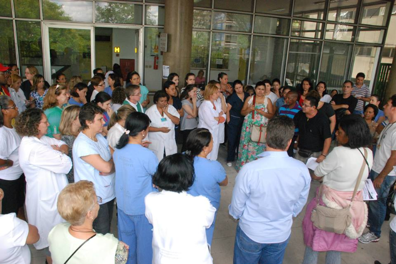 Assembleia de técnicos e enfermeiros do Mário Gatti (8/11/2013)