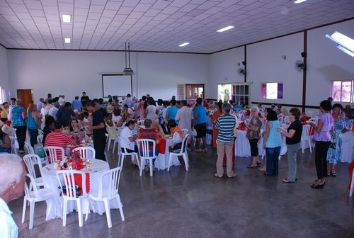 Almoço Dançante reúne aposentados e pensionistas em tarde festiva